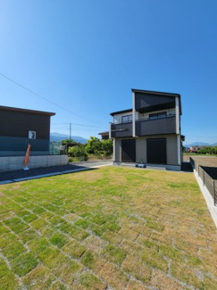 【外観】 | 角度によって表情が変わる建物です。