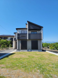 【外観】 | 天然芝を敷設済。