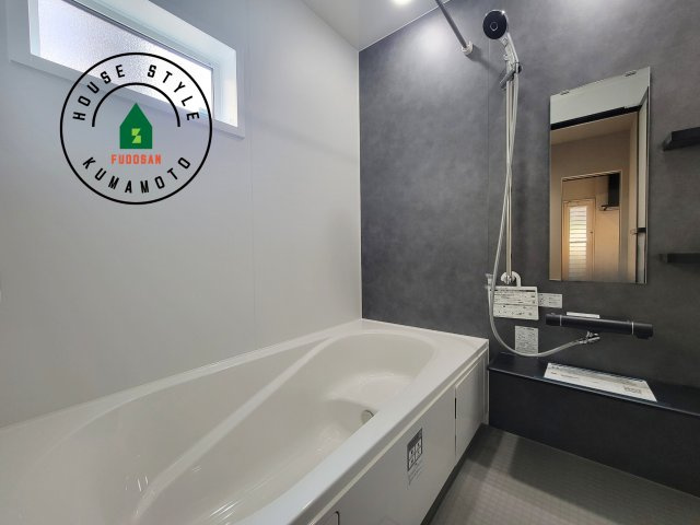 熊本市東区小山2丁目第1-1棟（1号棟）の浴室|1日の疲れを癒してくれる広々バスルーム。雨の日のお洗濯にも大活躍な浴室乾燥機付です！