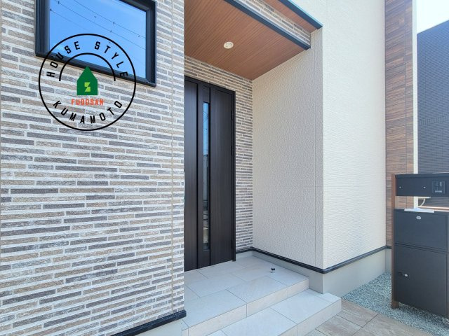 熊本市東区小山2丁目第1-1棟（1号棟）の玄関|おでかけの時も帰った時も、「我が家」を最初に感じでもらえる素敵な空間に。
