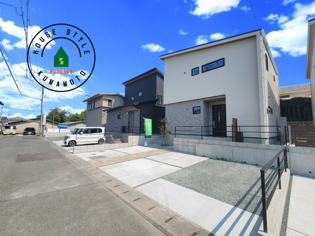 熊本市東区小山2丁目第1-1棟（1号棟）の前面道路含む現地写真|見学の時間などお気軽にお問い合わせ下さい。