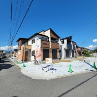 【外観】 | 甲斐市万才 新築戸建 全3棟2号棟 南西角地 車並列3台可