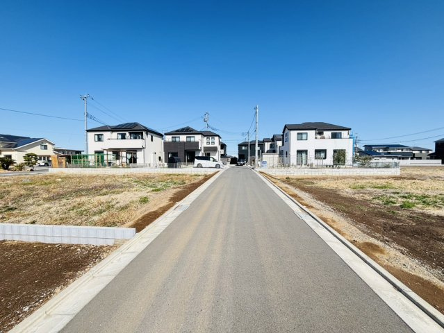 敷地面積85.2坪以上　売地　川越市渋井の前面道路含む現地写真|接道幅が広くお車の出し入れもラクラクです♪