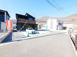 【前面道路含む現地写真】 | 建物完成済みです。随時ご見学可能　お気軽に御連絡下さい。