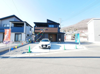 【外観】 | 甲府市羽黒町 新築全2棟 1号棟 南東角地  車4台並列駐車