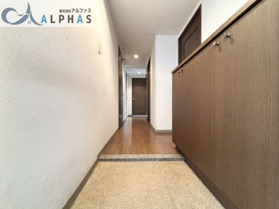 【玄関】 | 藤和ライブタウン加古川東 | 日の光が差し込む温かい雰囲気の玄関♪