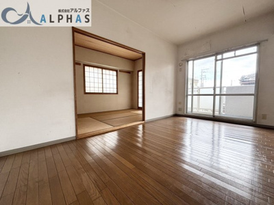 【居間・リビング】 | 藤和ライブタウン加古川東 | 南東面ＬＤＫ＋和室仕切りを開放すれば約19.5帖の広々スペースになります♪