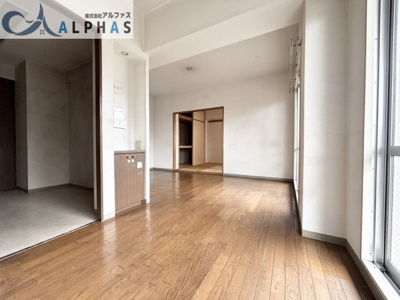 【居間・リビング】 | 藤和ライブタウン加古川東 | 南東面ＬＤＫ＋和室仕切りを開放すれば約19.5帖の広々スペースになります♪