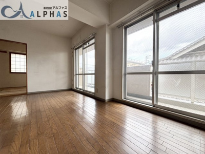 【居間・リビング】 | 藤和ライブタウン加古川東 | 南東面ＬＤＫ＋和室仕切りを開放すれば約19.5帖の広々スペースになります♪