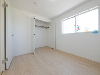 【洋室】 | 南アルプス市藤田 新築戸建全2棟 1号棟 敷地69坪 | 2階　洋室　5.2帖