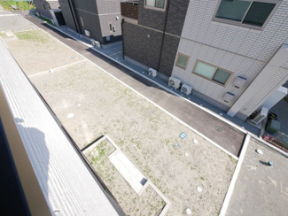 【庭】 | 南アルプス市藤田 新築戸建全2棟 1号棟 敷地69坪 | バルコニーより庭を望む