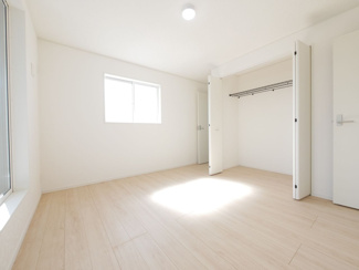 【洋室】 | 南アルプス市藤田 新築戸建全2棟 1号棟 敷地69坪 | 2階　洋室　7.5帖　テレワークルーム付きのお部屋