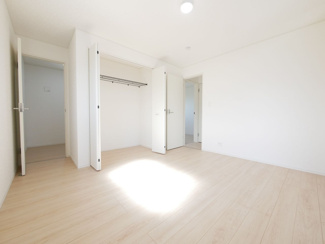 【洋室】 | 南アルプス市藤田 新築戸建全2棟 1号棟 敷地69坪 | 2階　洋室　7.5帖　テレワークルーム付きのお部屋