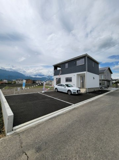 【外観】 | 南アルプス市加賀美 新築 全2棟2号棟 敷地75坪 車3台