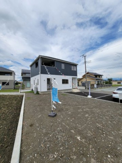 【外観】 | 南向きで陽当たりの良さが魅力の新築住宅