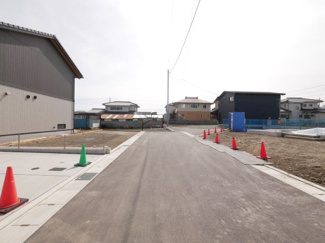 【前面道路含む現地写真】 | 新設された幅員6.0ｍの開発道路