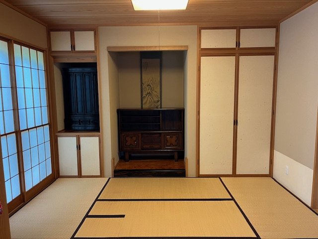 【中古】比企郡鳩山町楓ヶ丘中古住宅の和室|1F 6帖和室（茶室）です☆綺麗です！茶道の炉があります。