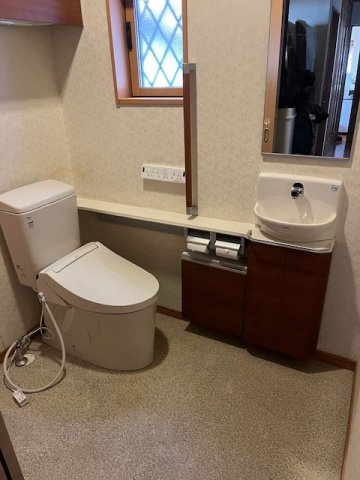 【中古】比企郡鳩山町楓ヶ丘中古住宅のトイレ|1Fトイレです！手洗いカウンター付☆