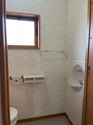 【中古】比企郡鳩山町楓ヶ丘中古住宅のトイレ|2Fトイレです！こちらも手洗い付き♪
