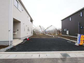 【駐車場】 | 車が並列3台停めれる駐車場です。