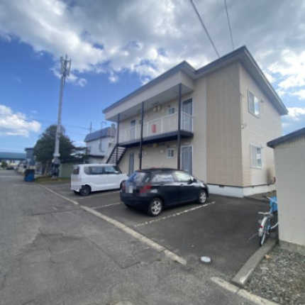 コーポ中畑の駐車場|車をお持ちの方に嬉しい駐車場付きの物件です