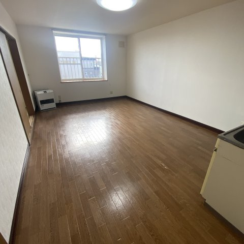 コーポ中畑の居間・リビング|ゆったり過ごせる居間です