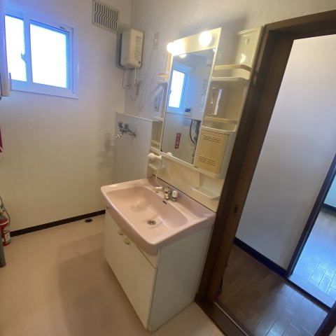 コーポ中畑の洗面所|広い洗面スペース