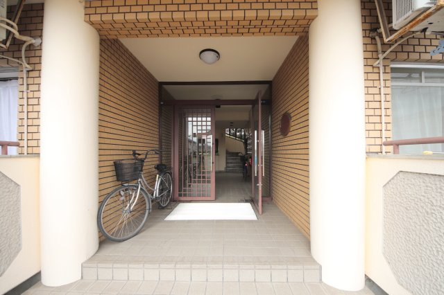 オークマンションおおみやのエントランス