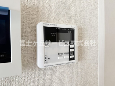 【発電・温水設備】 | 静岡市清水区三保 31期 新築一戸建て 1号棟 | リビングからも操作ができて便利です