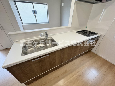 【キッチン】 | 静岡市清水区三保 31期 新築一戸建て 1号棟 | 広々としていてお料理がしやすいキッチンです