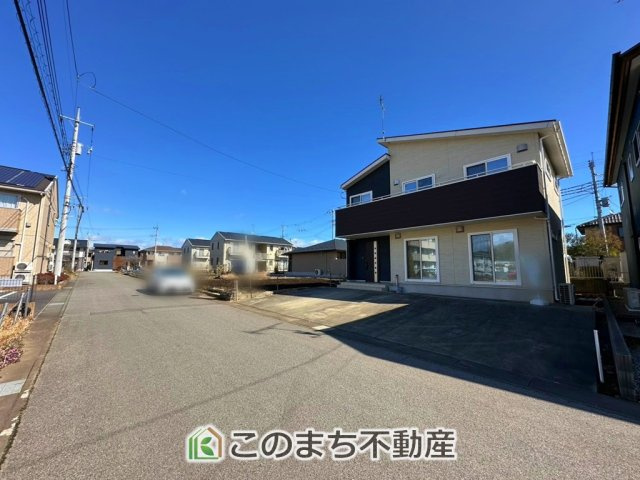 宇都宮市鶴田町戸建（区画整理地）の前面道路含む現地写真|前面道路は広々としてます！運転が苦手な方でもお車の出し入れ簡単で安心です☆
