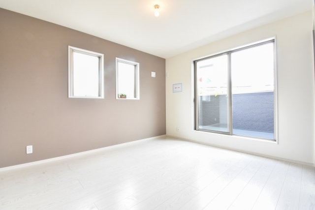 富士見市鶴馬２丁目の新築一戸建の洋室|2階7帖の洋室です。
全居室2面採光で明るく通風良好です。