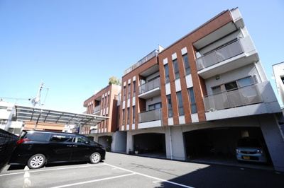 【外観】 | 【上質リフォーム】ソフィスコート庚午北 | 【耐震性】
耐震性の高さを判断するポイントは、
建築確認申請日が1981年6月1日以降の
新耐震基準に適合しているかどうか。
震度６程度の大地震でも
建物が崩壊しないレベルが基準になりました。