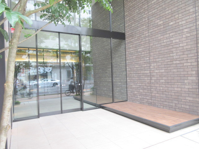 イニシア横浜桜木町のロビー