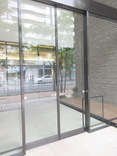 イニシア横浜桜木町のロビー