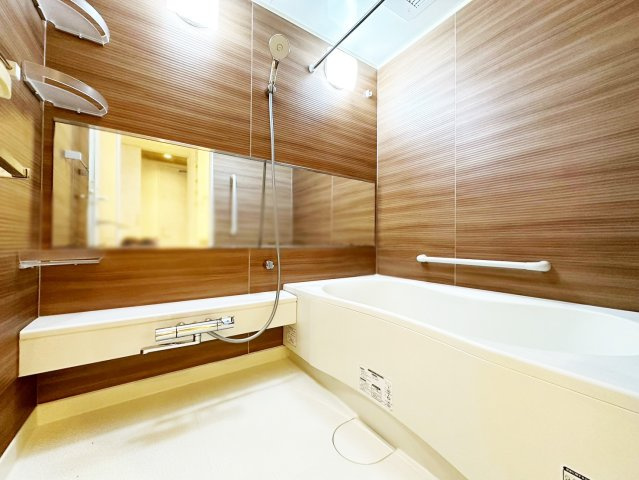 ユニ・アルス洛西プレジオ　2階の浴室