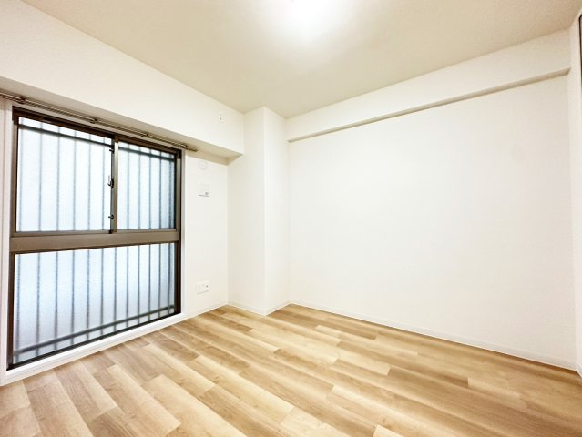 ユニ・アルス洛西プレジオ　2階の洋室