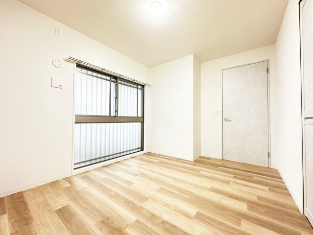 ユニ・アルス洛西プレジオ　2階の洋室