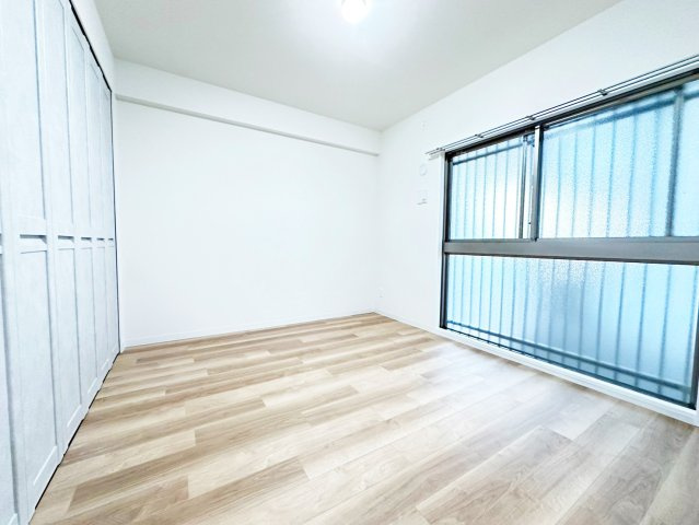 ユニ・アルス洛西プレジオ　2階の洋室