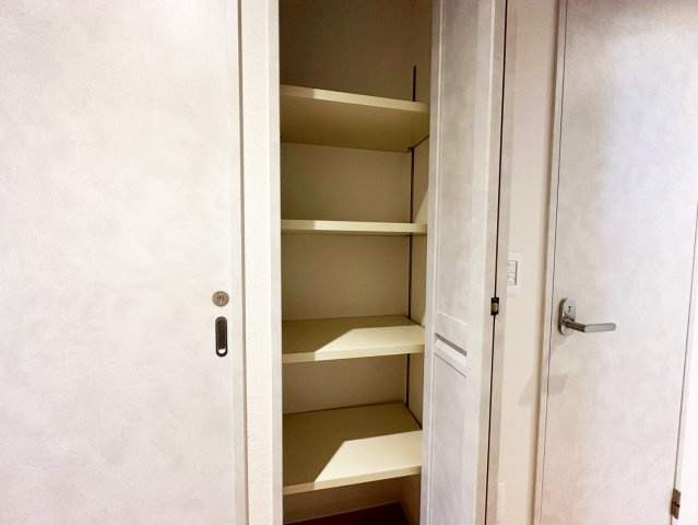 ユニ・アルス洛西プレジオ　2階の収納