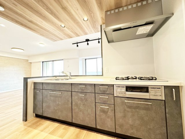 ユニ・アルス洛西プレジオ　2階のキッチン