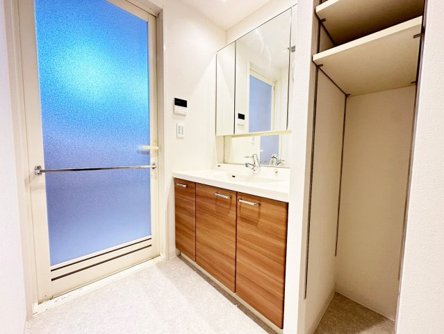 ユニ・アルス洛西プレジオ　2階の独立洗面台