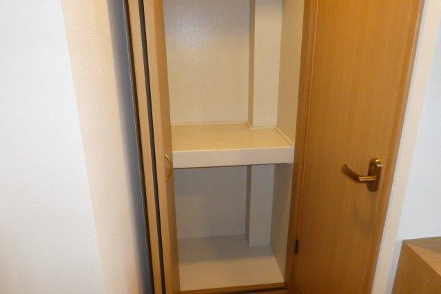 クレールコートⅡの収納|廊下収納