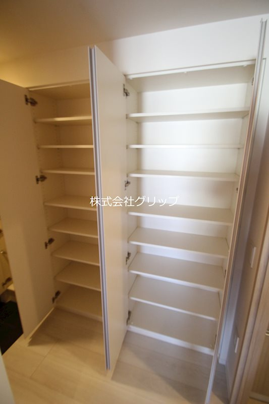 グランカーサ横濱石川町の収納