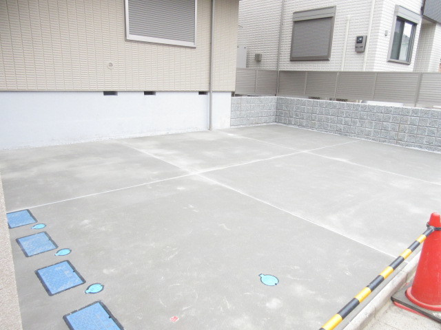 メゾン　ブロッサムの駐車場|★敷地内駐車場あり★