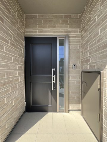 西片町戸建ての玄関