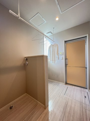 西片町戸建ての脱衣所