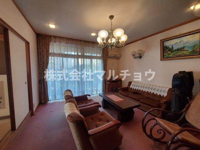 新万売り家の居間・リビング|リビングです