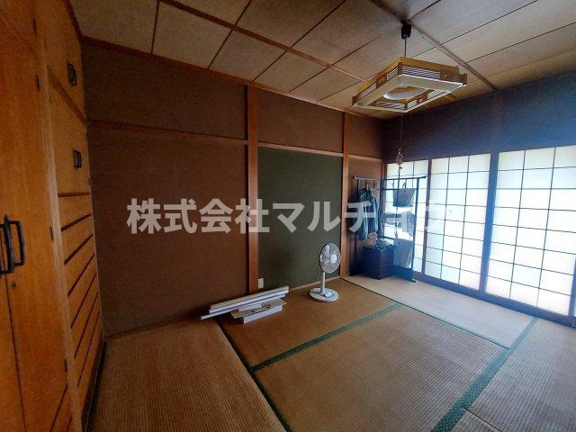 新万売り家の和室|柔らかい畳が心地よい和室