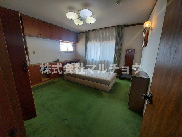 新万売り家の洋室|使い勝手のいい洋室です